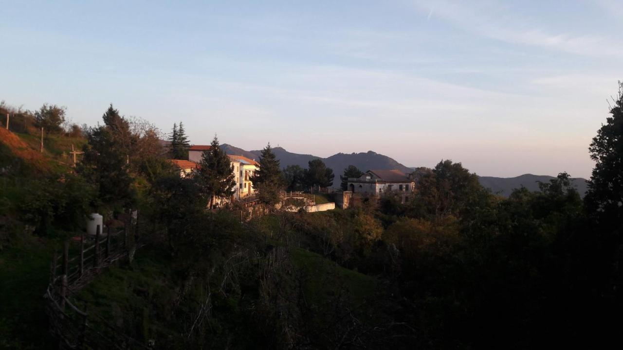 Bed And Breakfast Humus Sapiens Castiglione Chiavarese Buitenkant foto